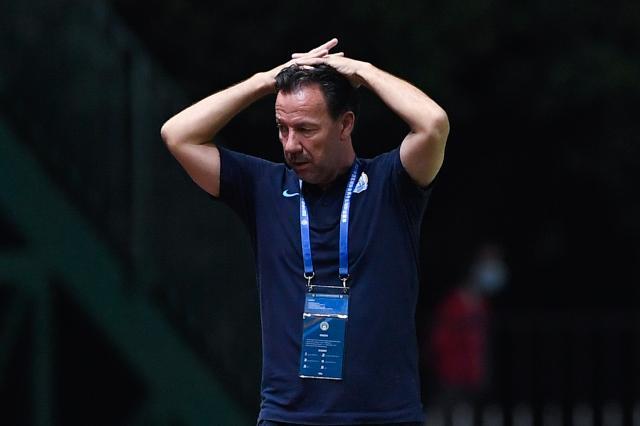 开云棋牌-老毛病又犯了！广州城防线崩溃 6轮不胜前四要悬